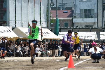 ０７